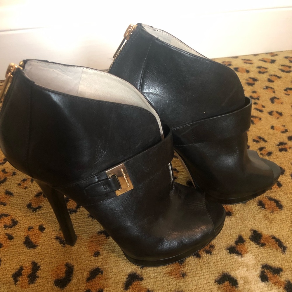 Michael Kors black heel size 8